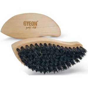Gyeon Q2M LeatherBrush – szczoteczka do czyszczenia skóry z naturalnego końskiego włosia